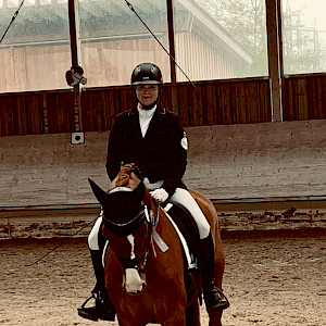 April mit Schneeflocken-Gold und Oberschwaben-Jugend-Cup-Gewinn in der Dressur Klasse A!