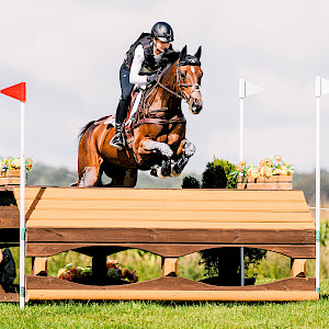 Starker Auftritt - Strzegom October Show 2025: Carla Hanser & Castagnola stark unterwegs im CCI4*-S!