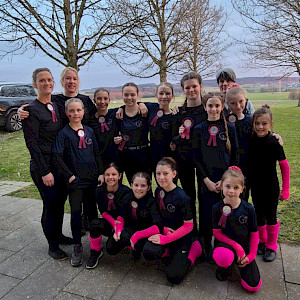 ❤️ Was für ein Turnierstart: Voltigierer glänzen am 1. März bei ihrem allerersten Wettkampf auf dem Eberhardzeller Turnpferdturnier